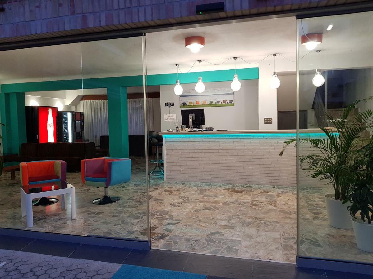 Hostal Rosi ลาเรโด ภายนอก รูปภาพ